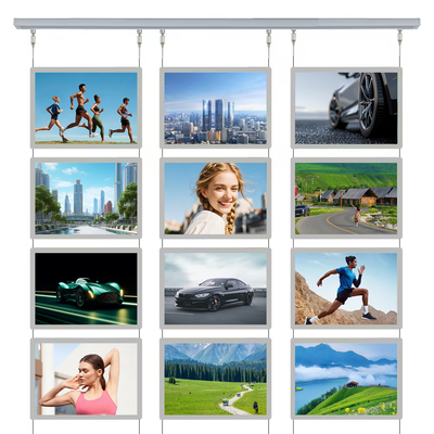 벽에 설치된 포스터 프레임과 아크릴 패널으로 광고를 극대화하세요